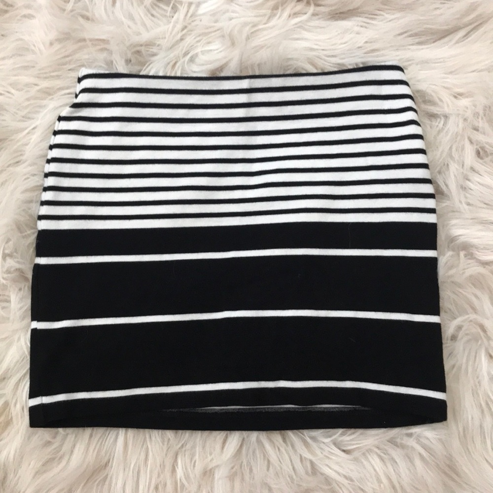 Tight black and white skirt